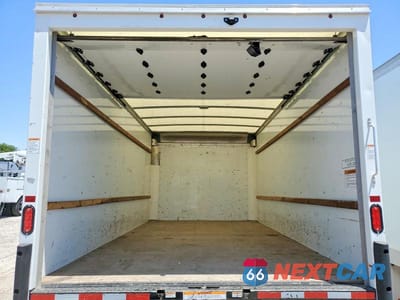 Zdjęcie 10 z 14 samochodu: 2023 GMC SAVANA BOX TRUCK VIN:7GZ37TC78PN007216 - miniatura