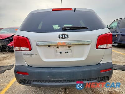 Zdjęcie 6 z 12 samochodu: 2013 KIA SORENTO LX VIN:5XYKTCA64DG401636 - miniatura