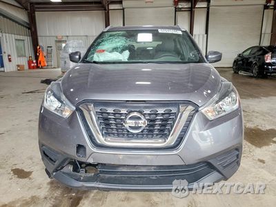 Piąte zdjęcie samochodu w środku: 2019 NISSAN KICKS SV VIN:3N1CP5CU0KL491814 - miniatura