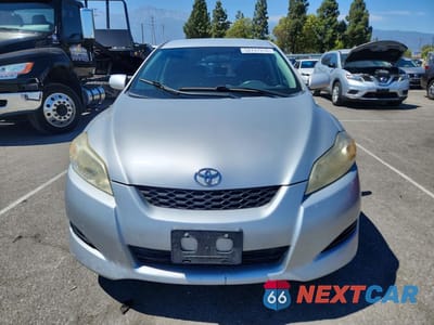 Piąte zdjęcie samochodu w środku: 2010 TOYOTA MATRIX BASE VIN:2T1KU4EE4AC344818 - miniatura