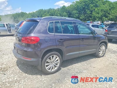 Trzecie zdjęcie samochodu z tyłu: 2016 VOLKSWAGEN TIGUAN S VIN:WVGBV7AX2GW521755 - miniatura