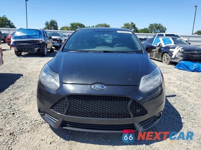Piąte zdjęcie samochodu w środku: 2014 FORD FOCUS ST VIN:1FADP3L94EL402625 - miniatura