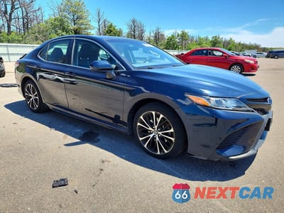 Czwarte zdjęcie samochodu z boku: 2018 TOYOTA CAMRY SE VIN:4T1B11HK0JU528581 - miniatura