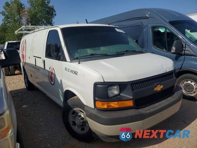 Czwarte zdjęcie samochodu z boku: 2017 CHEVROLET EXPRESS G2500 VIN:1GCWGBFG2H1347020 - miniatura