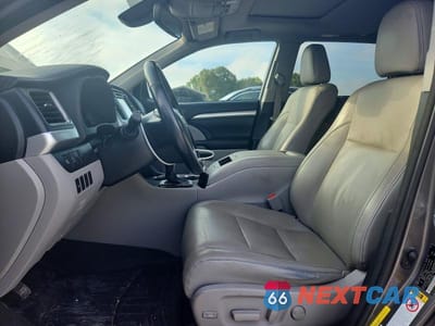 Zdjęcie 7 z 13 samochodu: 2018 TOYOTA HIGHLANDER XLE VIN:5TDJZRFH5JS525064 - miniatura
