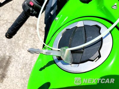 Zdjęcie 8 z 9 samochodu: 2022 KAWASAKI EX650 N VIN:ML5EXEN18NDA50299 - miniatura