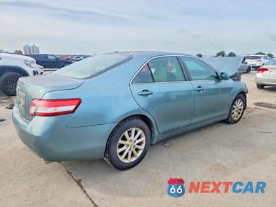 Trzecie zdjęcie samochodu z tyłu: 2011 TOYOTA CAMRY XLE VIN:4T4BF3EK1BR152255 - miniatura