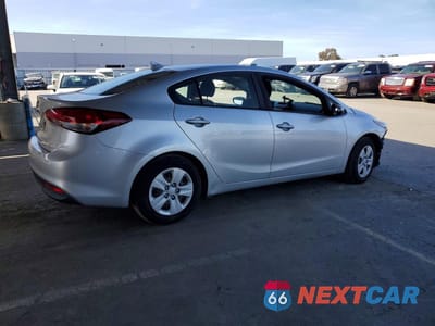 Trzecie zdjęcie samochodu z tyłu: 2018 KIA FORTE LX VIN:3KPFK4A75JE208066 - miniatura