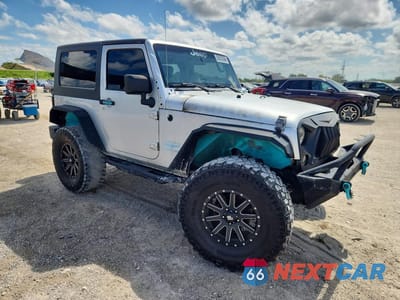 Czwarte zdjęcie samochodu z boku: 2008 JEEP WRANGLER SAHARA VIN:1J4FA54108L643749 - miniatura