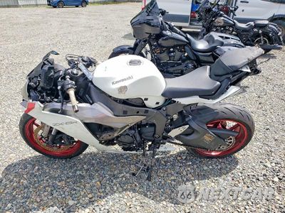 Trzecie zdjęcie samochodu z tyłu: 2025 KAWASAKI ZX636 K VIN:JKBZXJK19SA010270 - miniatura
