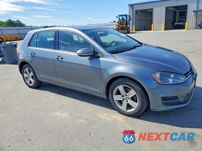 Czwarte zdjęcie samochodu z boku: 2017 VOLKSWAGEN GOLF VIN:3VW117AU6HM029276 - miniatura