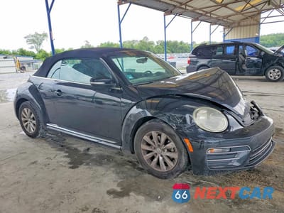 Czwarte zdjęcie samochodu z boku: 2018 VOLKSWAGEN BEETLE S VIN:3VW5DAATXJM512014 - miniatura