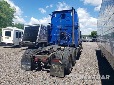 Czwarte zdjęcie samochodu z boku: 2016 FREIGHTLINER CASCADIA 125