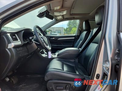 Zdjęcie 7 z 14 samochodu: 2018 TOYOTA HIGHLANDER XLE VIN:5TDJZRFH8JS549259 - miniatura
