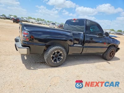 Trzecie zdjęcie samochodu z tyłu: 2003 GMC NEW SIERRA C1500 VIN:1GTEC14V53Z103729 - miniatura