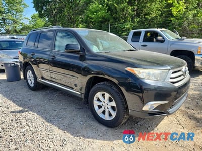 Czwarte zdjęcie samochodu z boku: 2013 TOYOTA HIGHLANDER SE VIN:5TDBK3EH4DS186387 - miniatura