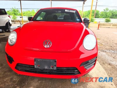 Piąte zdjęcie samochodu w środku: 2018 VOLKSWAGEN BEETLE VIN:3VWFD7AT2JM721514 - miniatura