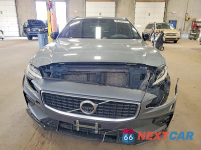 Piąte zdjęcie samochodu w środku: 2020 VOLVO V60 T5 R-DESIGN VIN:YV1102EM9L2370510 - miniatura