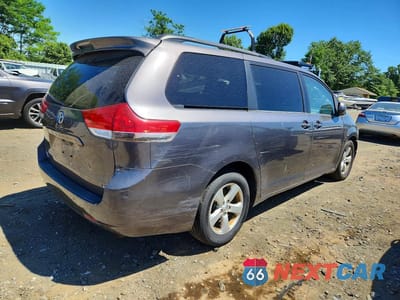 Trzecie zdjęcie samochodu z tyłu: 2013 TOYOTA SIENNA LE VIN:5TDKK3DCXDS317392 - miniatura