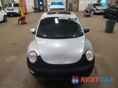 Piąte zdjęcie samochodu w środku: 2002 VOLKSWAGEN NEW BEETLE GLS TDI VIN:3VWCP21CX2M439989 - miniatura