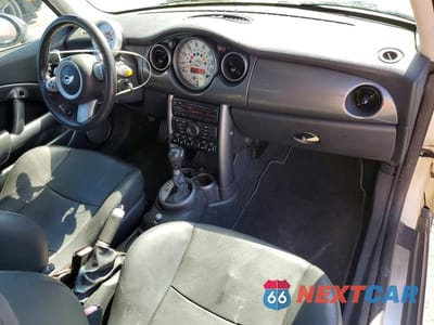 Zdjęcie 8 z 12 samochodu: 2005 MINI COOPER S VIN:WMWRE33505TG96981 - miniatura