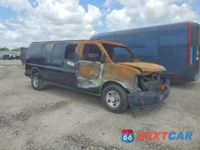 Czwarte zdjęcie samochodu z boku: 2017 CHEVROLET EXPRESS G2500 VIN:1GCWGBFF9H1133150 - miniatura