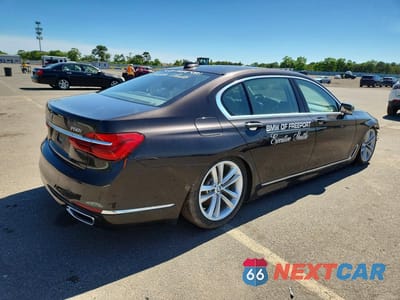 Trzecie zdjęcie samochodu z tyłu: 2016 BMW 750 XI VIN:WBA7F2C53GG420172 - miniatura