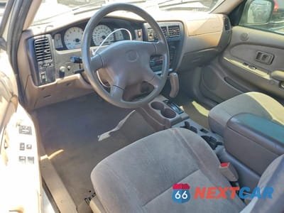 Zdjęcie 8 z 12 samochodu: 2001 TOYOTA TACOMA XTRACAB PRERUNNER VIN:5TESM92N31Z852659 - miniatura