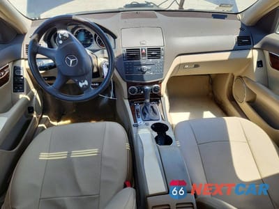 Zdjęcie 8 z 12 samochodu: 2009 MERCEDES-BENZ C VIN:WDDGF54X79R053584 - miniatura