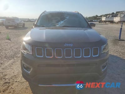 Piąte zdjęcie samochodu w środku: 2018 JEEP COMPASS LIMITED VIN:3C4NJDCB5JT104706 - miniatura