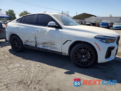 Czwarte zdjęcie samochodu z boku: 2022 BMW X6 XDRIVE40I VIN:5UXCY6C07N9K62314 - miniatura