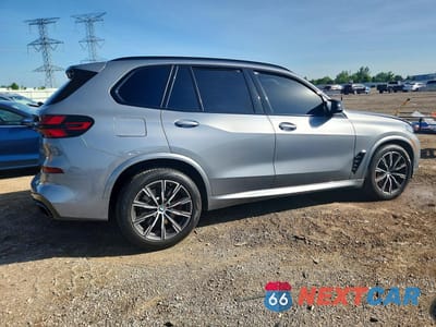 Trzecie zdjęcie samochodu z tyłu: 2026 BMW X5 M60I VIN:5UX33EU05T9106387 - miniatura