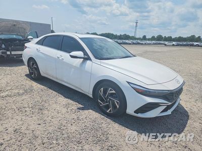 Czwarte zdjęcie samochodu z boku: 2025 HYUNDAI ELANTRA LIMITED VIN:KMHLN4DJ1SU142227 - miniatura