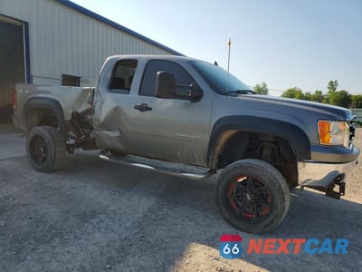 Czwarte zdjęcie samochodu z boku: 2013 GMC SIERRA K1500 SLE VIN:1GTR2VE79DZ148458 - miniatura