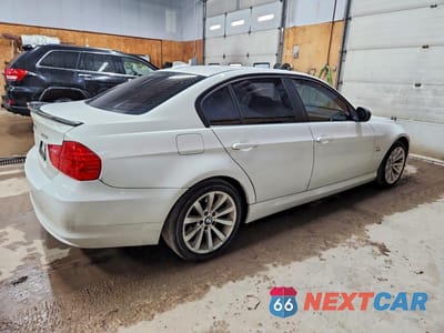 Trzecie zdjęcie samochodu z tyłu: 2011 BMW 328 XI SULEV VIN:WBAPK5C56BA662186 - miniatura