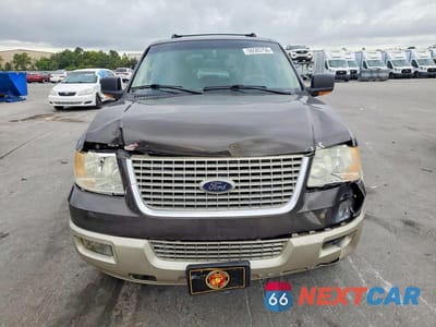 Piąte zdjęcie samochodu w środku: 2005 FORD EXPEDITION EDDIE BAUER VIN:1FMFU17585LA97617 - miniatura