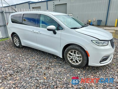 Czwarte zdjęcie samochodu z boku: 2023 CHRYSLER PACIFICA TOURING L VIN:2C4RC1BG2PR597473 - miniatura