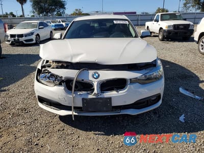 Piąte zdjęcie samochodu w środku: 2017 BMW 320 I VIN:WBA8A9C52HK620504 - miniatura