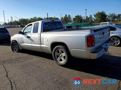 Drugie zdjęcie samochodu z przodu: 2008 DODGE DAKOTA SLT VIN:1D7HW42K58S520305 - miniatura