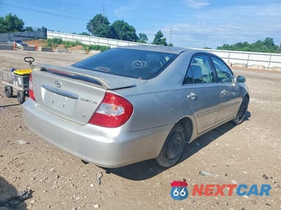 Trzecie zdjęcie samochodu z tyłu: 2002 TOYOTA CAMRY XLE V6 VIN:4T1BF30K22U513896 - miniatura