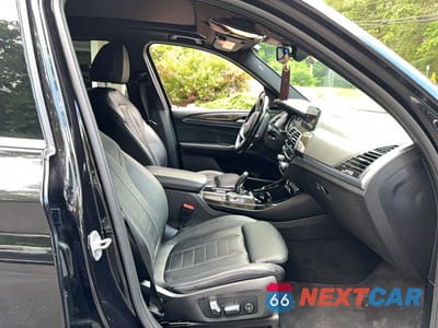 Piąte zdjęcie samochodu w środku: 2018 BMW X3 XDRIVE30I VIN:5UXTR9C52JLC73490 - miniatura