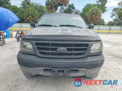 Piąte zdjęcie samochodu w środku: 2002 FORD F150 VIN:1FTRX18W42NB58994 - miniatura
