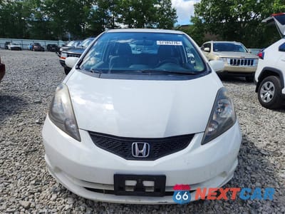 Piąte zdjęcie samochodu w środku: 2013 HONDA FIT VIN:JHMGE8H32DC037017 - miniatura