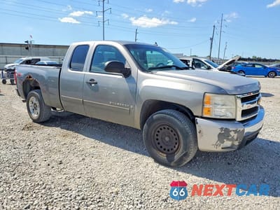 Czwarte zdjęcie samochodu z boku: 2008 CHEVROLET SILVERADO K1500 VIN:2GCEK190581257664 - miniatura