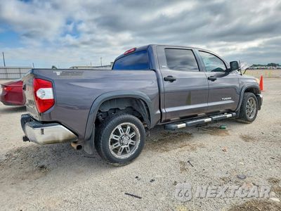 Trzecie zdjęcie samochodu z tyłu: 2017 TOYOTA TUNDRA CREWMAX SR5 VIN:5TFEM5F12HX116651 - miniatura