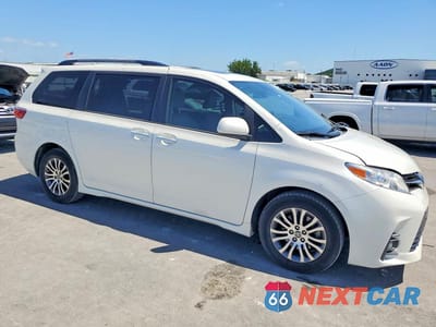 Czwarte zdjęcie samochodu z boku: 2020 TOYOTA SIENNA XLE PREMIUM 8-PASSENGER VIN:5TDYZ3DC1LS084782 - miniatura