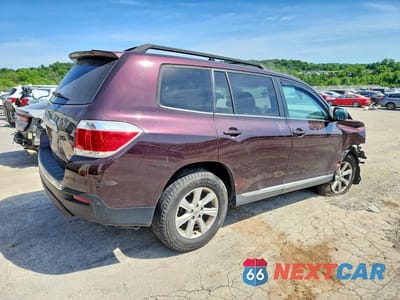 Trzecie zdjęcie samochodu z tyłu: 2013 TOYOTA HIGHLANDER BASE VIN:5TDBK3EH7DS270316 - miniatura