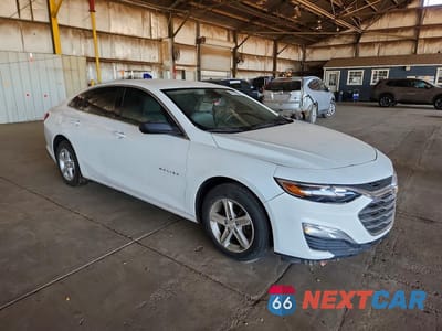 Czwarte zdjęcie samochodu z boku: 2020 CHEVROLET MALIBU LS VIN:1G1ZB5ST8LF158277 - miniatura
