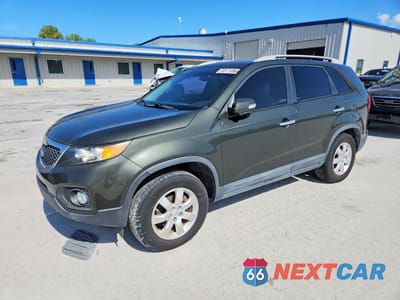 2011 KIA SORENTO LX 5XYKT3A13BG119344 - główne zdjęcie licytacji z USA - miniatura