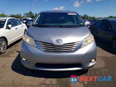 Piąte zdjęcie samochodu w środku: 2011 TOYOTA SIENNA XLE 7-PASSENGER VIN:5TDDK3DC0BS029418 - miniatura